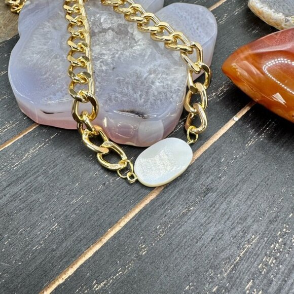 Gold statement cuban chain mother of pearl charm choker necklace - Picture 2 of 2